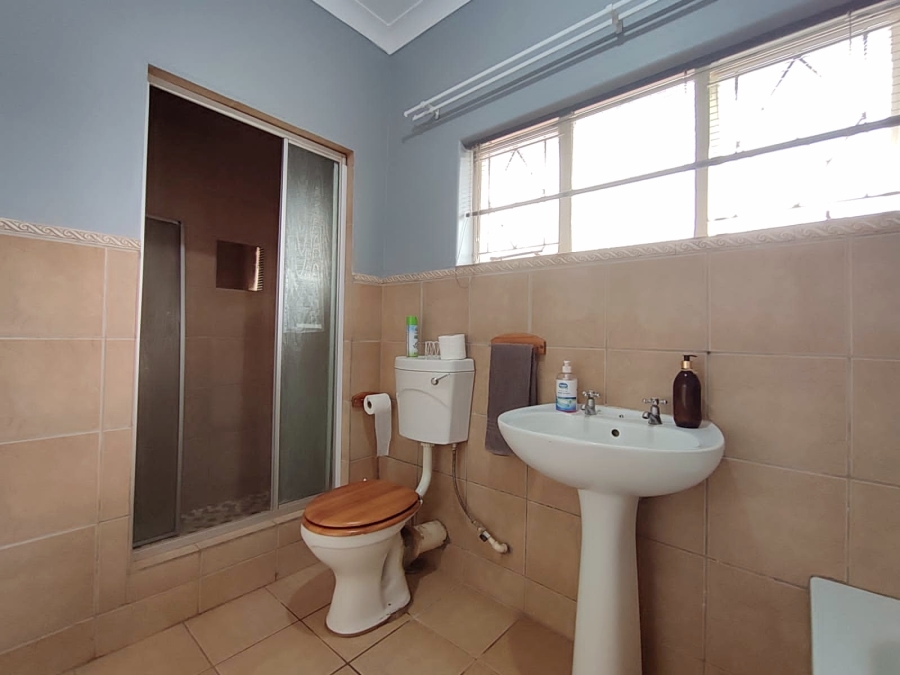 6 Bedroom Property for Sale in Flamwood North West